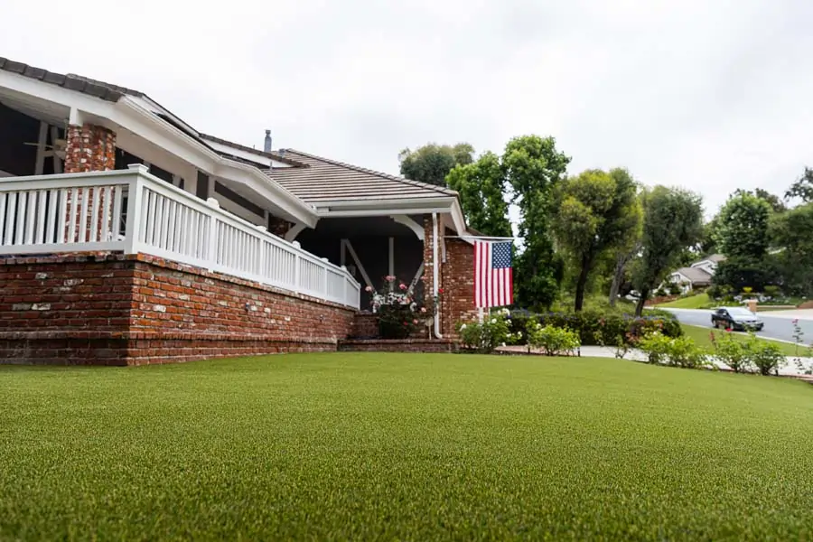 Residential artificial grass putting green